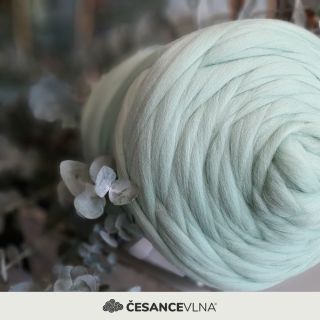Eukalyptová je svěží a přírodní odstín inspirovaný jemnými tóny eukalyptových listů 🌿 #merino #merinowool...