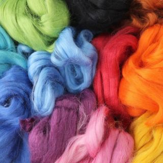 Luxusní hedvábí pro předení a plstění Objevte krásu morušového hedvábí s jemnou texturou a leskem, nebo divokého tussah...