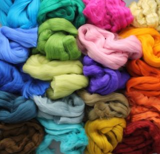 Moje srdcovka – merino česance. Miluju ten okamžik, když otevřu krabici plnou barev a dotknu se té jemnosti. Heboučká...